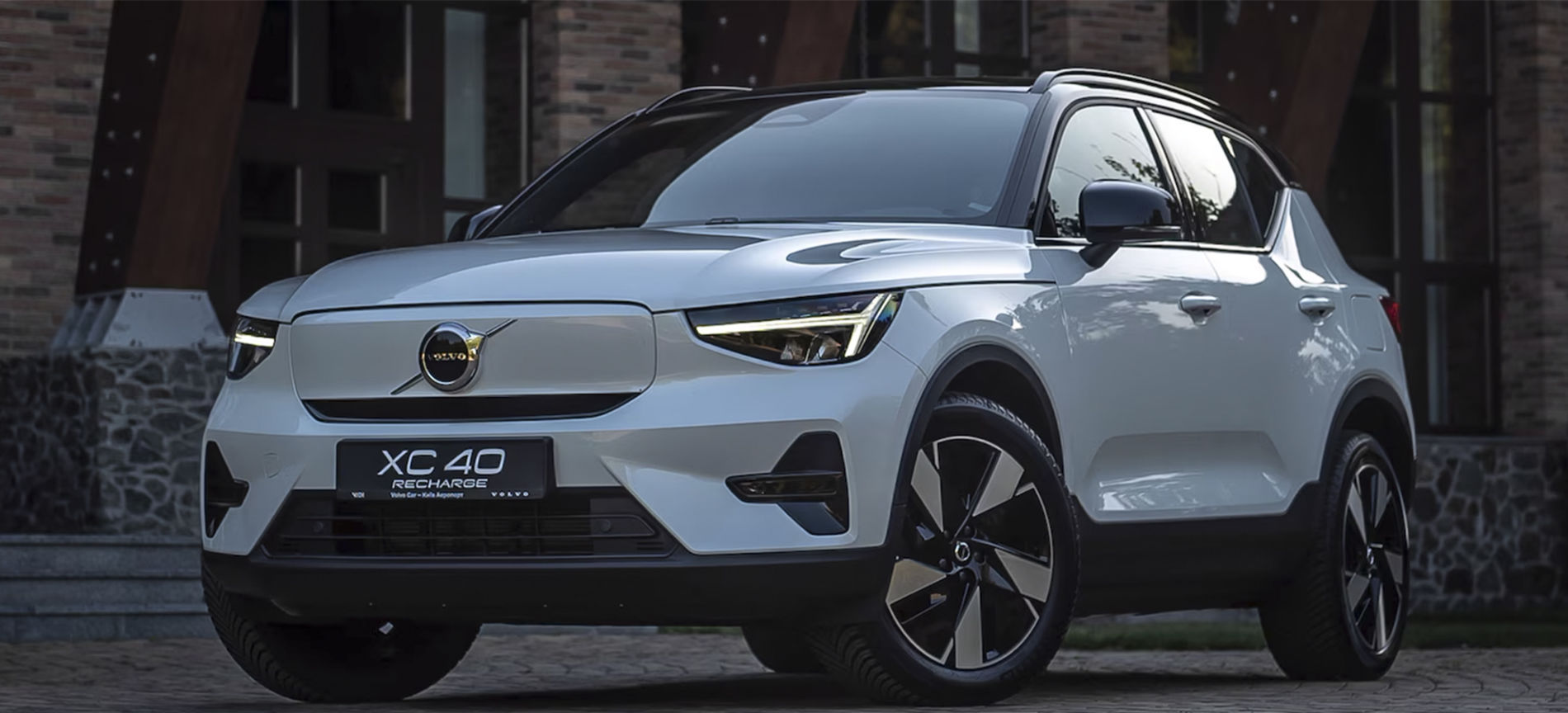 Електричні Volvo C40 та Volvo XC40